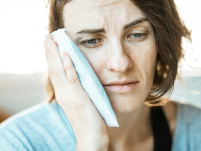 Why Does My Tooth Hurt Only When I Bite Down? Common Causes and Treatment Options